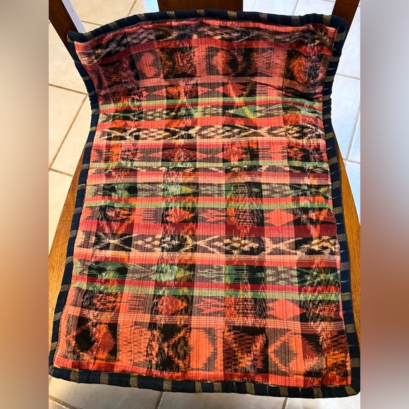 Artisan made pillow covers. Tulip design. Made in Chichicastenango Guatemala. - Picture 8 of 10